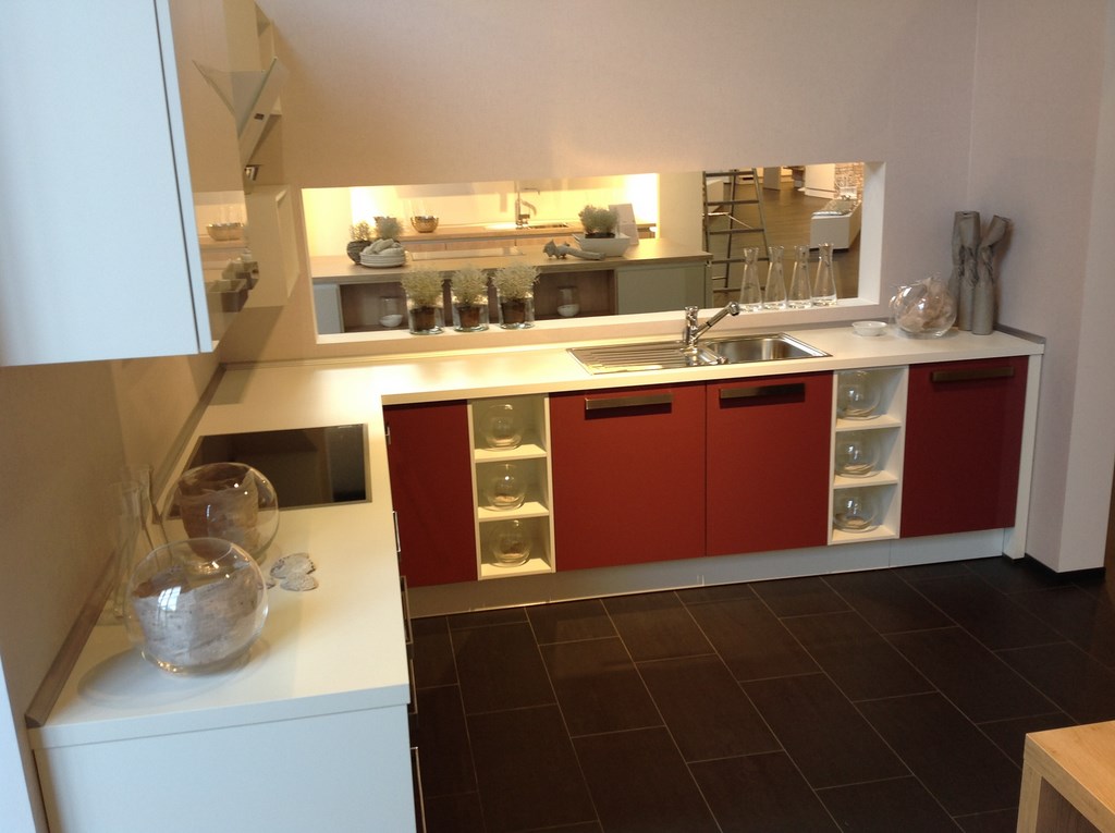 Q06 winkelküche mit theke hochschränken in rot und weià Küche rot weiß
